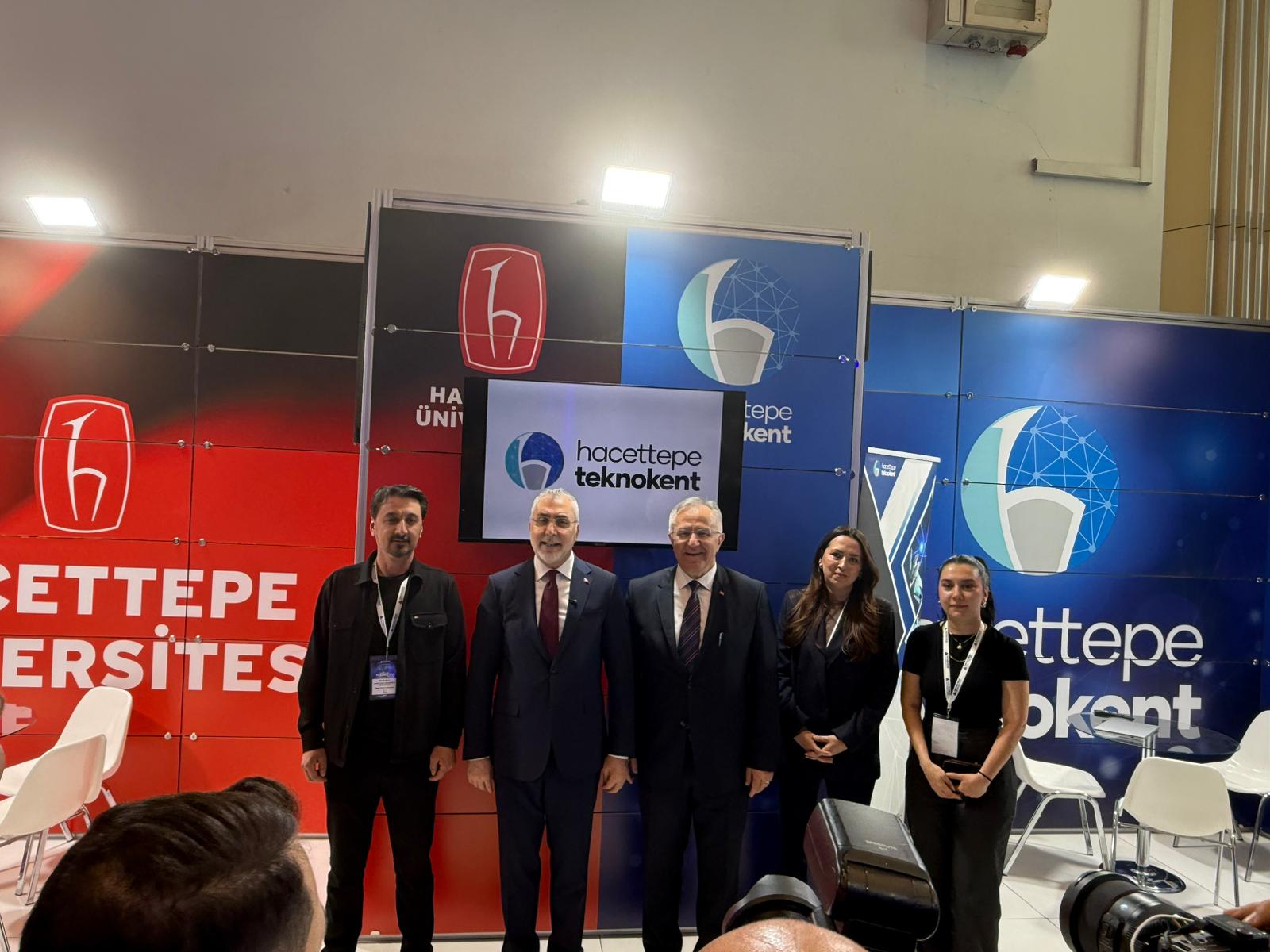 Öğrenci Toplulukları 8. Verimlilik ve Teknoloji Fuarı'nda Üniversitemizi Başarıyla Temsil Ediyor