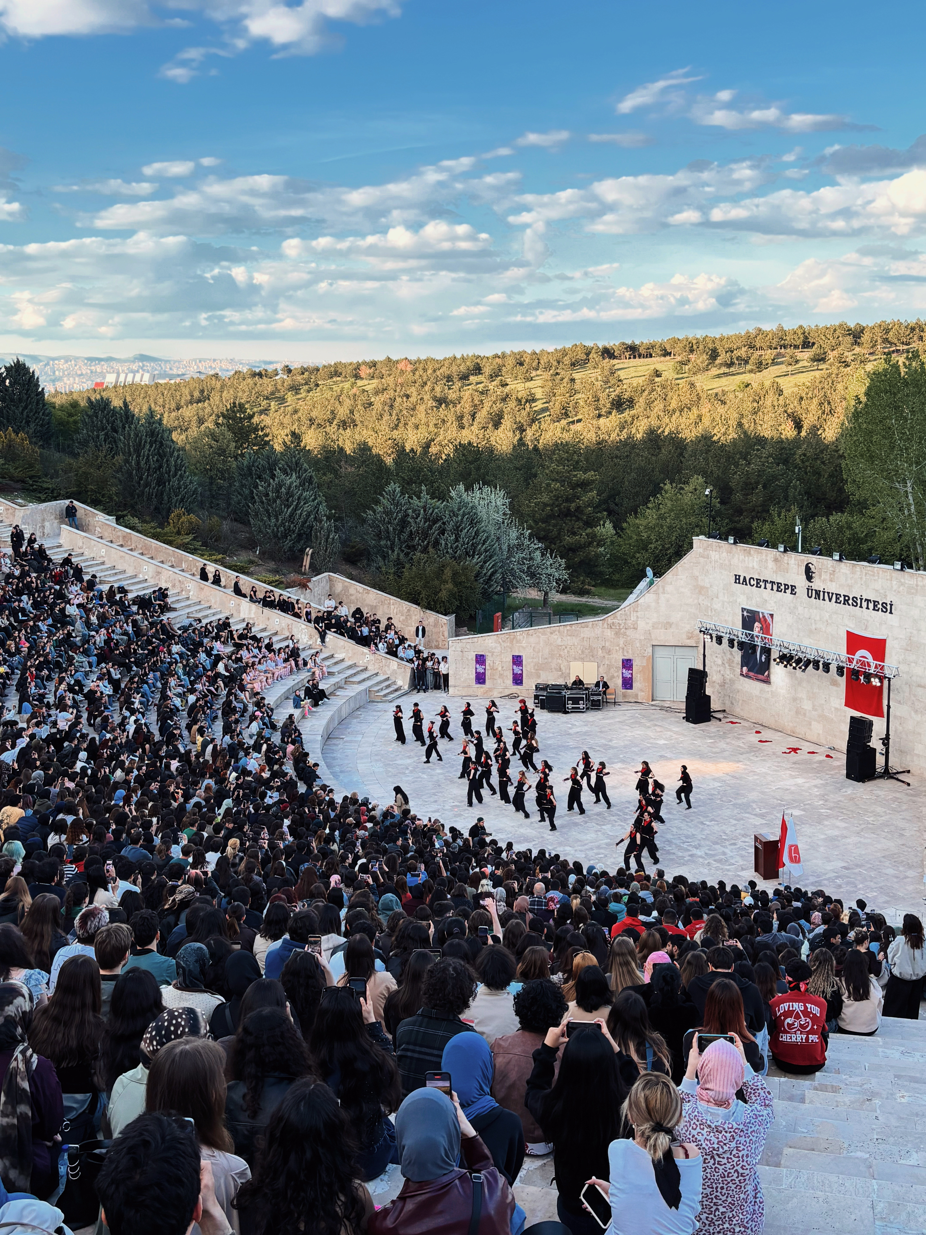 Beytepe'de Muhteşem Görsel Şölen: 14. Geleneksel Hacettepe Dans Festivali Coşkuyla Gerçekleşti!